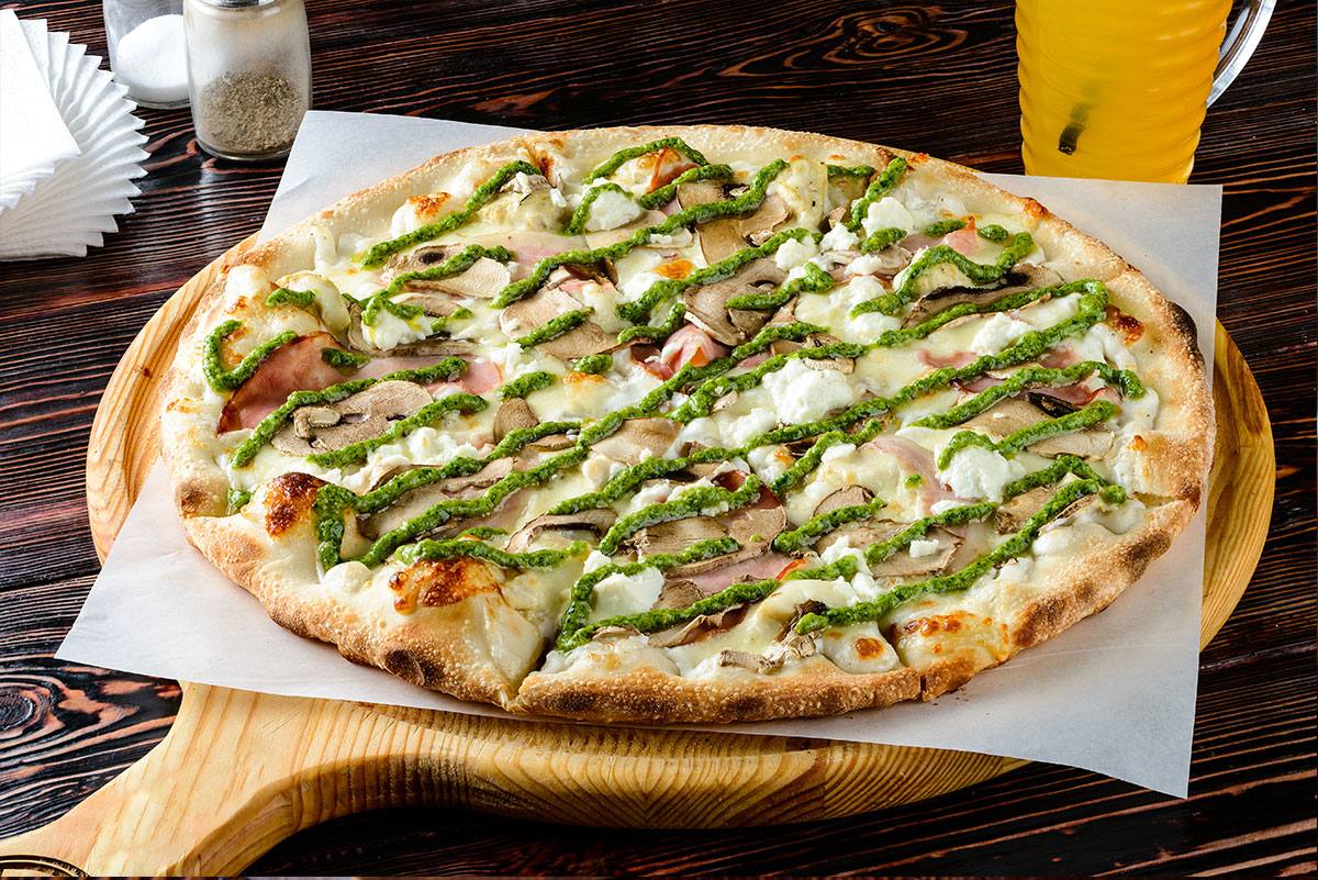 Pizza de pollo al pesto Rama